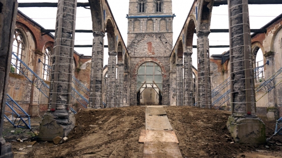 kerk tijdens de archeologiewerken