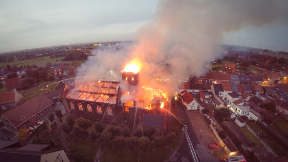 de kerk brandt af op 16 oktober 2014