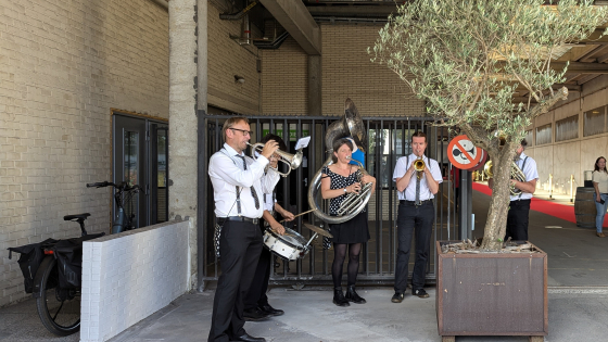 muzikale omlijsting opening gemeentepunt